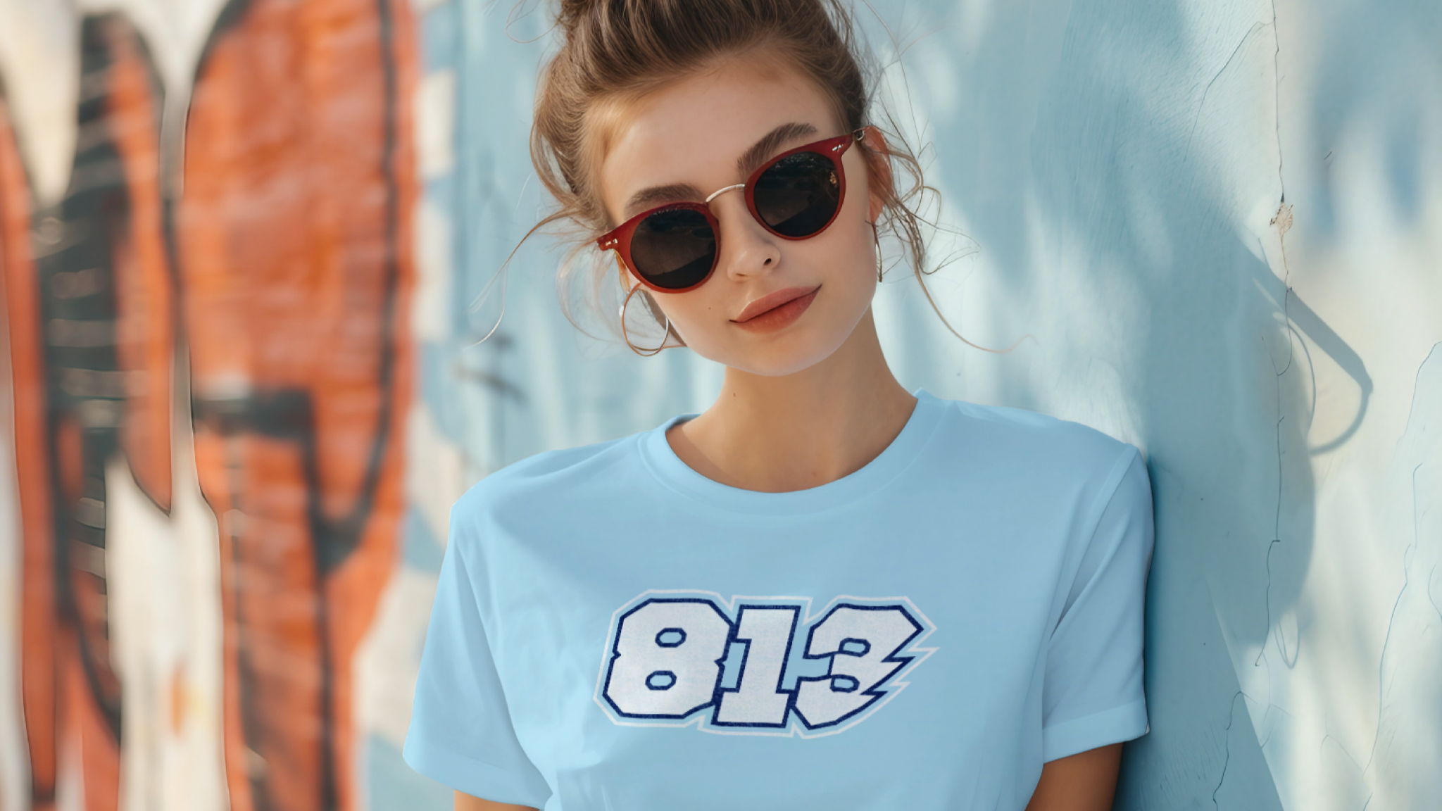 505-813-art-urban-woman-leaning-on-wall_1.png